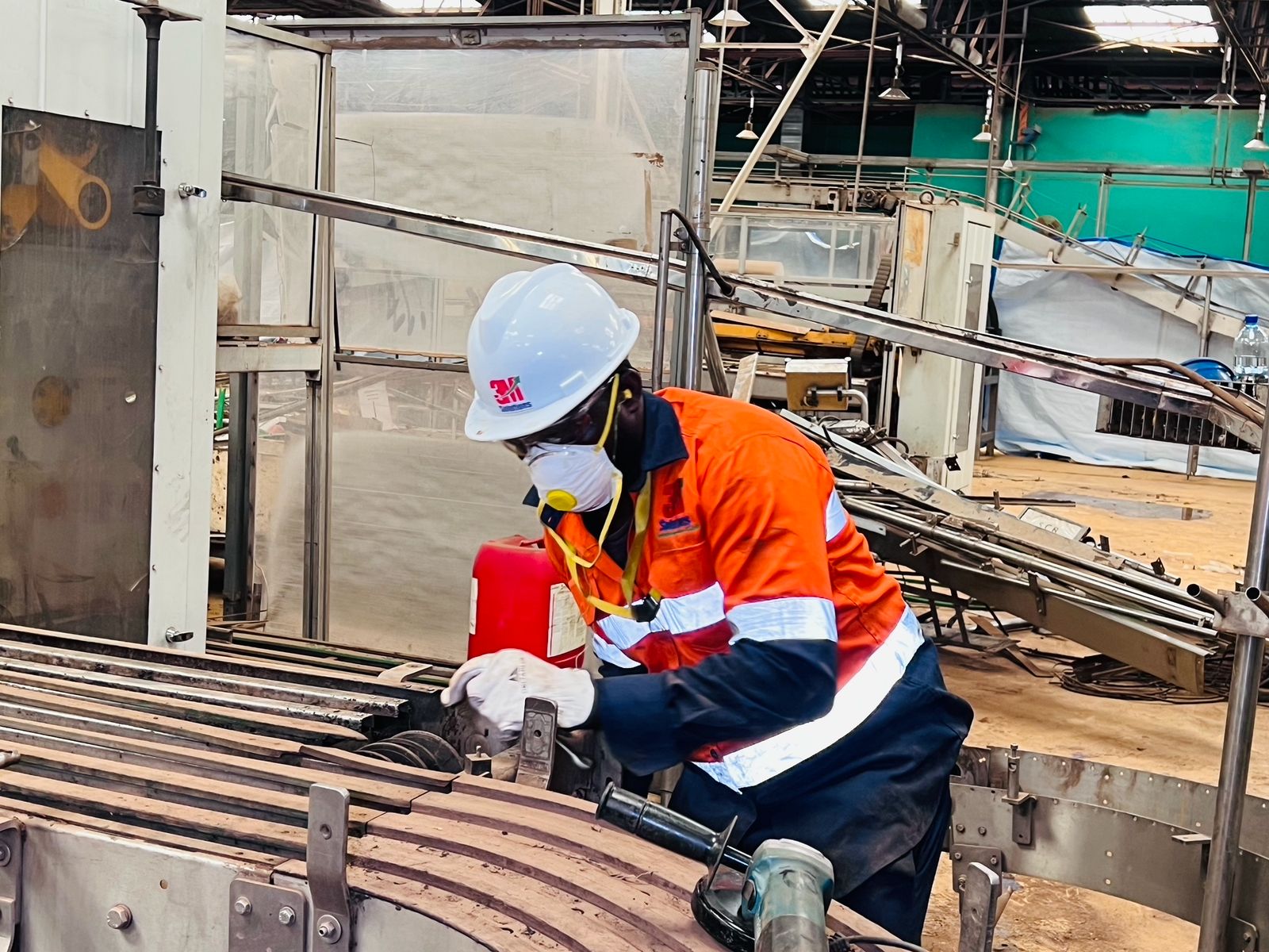 3M Solutions mobilisée sur le chantier de démontage de la ligne de verre G2 à la Brakina
